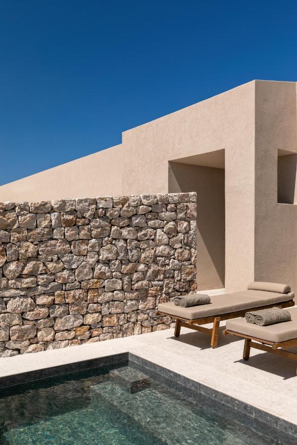 Santorini Sky, Luxury